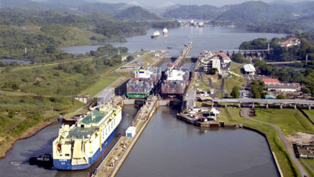 Canal do Panamá: vídeo acelerado