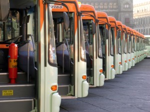 vários ônibus para o transporte público