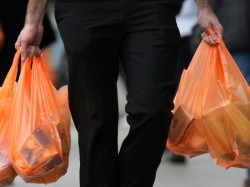 reduzindo o uso de sacolas plásticas