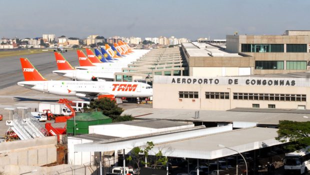 Com obras atrasadas e insuficientes, aeroportos são o maior gargalo estrutural a mil dias da Copa