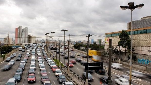 Qual a origem dos veículos que circulam no Brasil