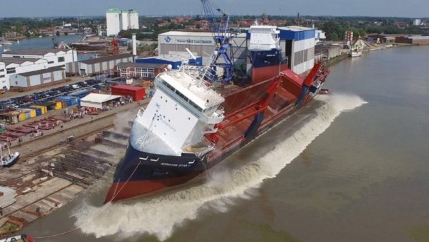 Colocando navios na água